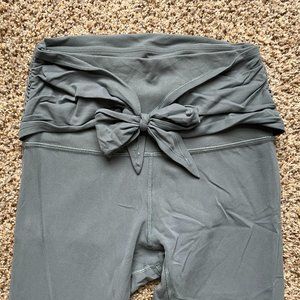 LULULEMON Align Leggings Size 4 (with bow feature)